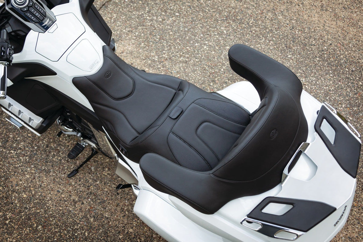 Mustang 2018 -2020 Honda Gold Wing GL1800 Standard Touring 1PC Seat w/ –  GUMOTORSPORT, image size:1200x800