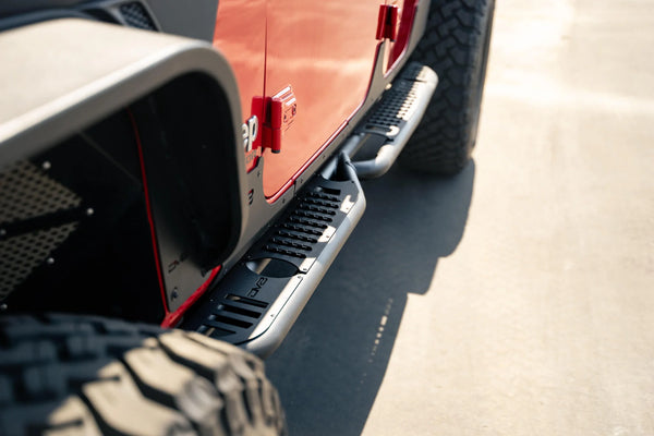 DV8 Offroad 2020 + Jeep Gladiator JT Body/Pinch Weld Mounted Step