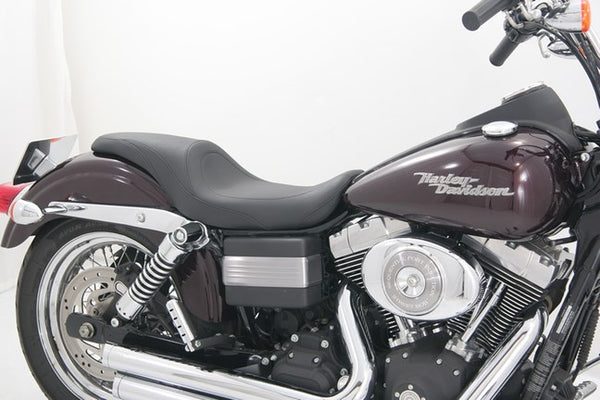 Mustang Tripper Fastback™ One-Piece Seat for Harley-Davidson Dyna 2006- 2017, Original, Black