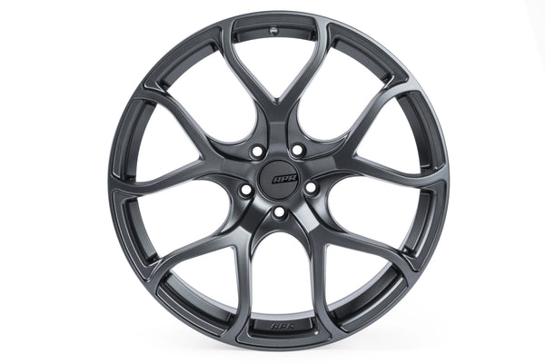 APR A01 Flow Formed 20x9.0 / 5x112 / ET42 / 66.5mm Bore / Gunmetal Grey Wheel