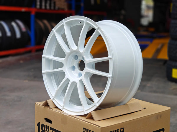 Gram Lights 57XR 18X10.5 +22 5x114.3 Ceramic Pearl White
