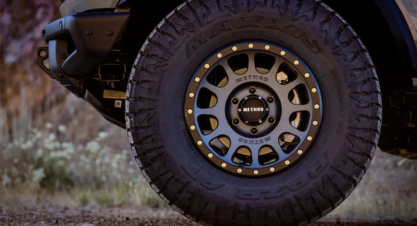 Method MR305 NV 18x9 / -12mm Offset / 6x5.5 BP / 108mm CB / Titanium - Matte Black Lip Wheel