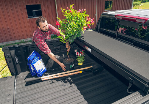 Extang 2019 - 2023 Chevy/GMC Silverado/Sierra 1500 (5ft. 10in. Bed) Solid Fold ALX Tonneau Cover