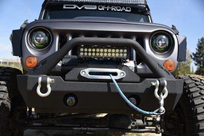 DV8 Offroad 07-18 Jeep Wrangler JK/JL FS-15 Steel Stubby Front Bumper w/ Fog Lights - GUMOTORSPORT